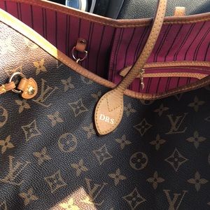 I ONLY SELL AUTHENTIC ITEMS ONLY